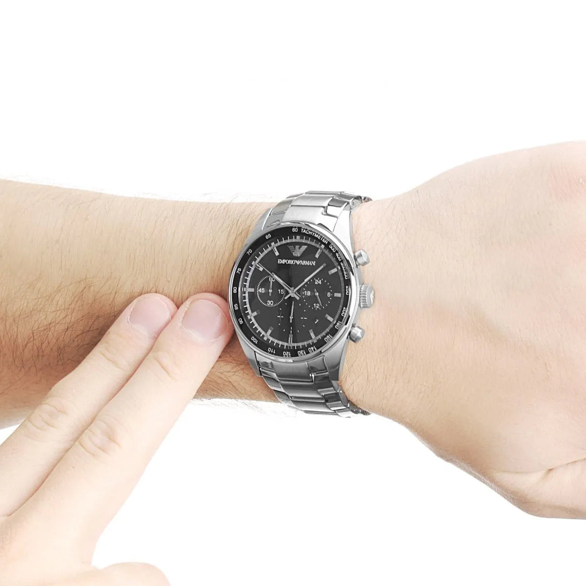 AR5980 worn on wrist showing 43mm case size and proportion