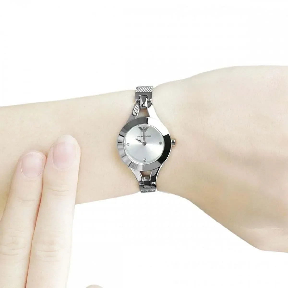 AR7361 Emporio Armani women's watch on wrist with silver dial and mesh metal strap