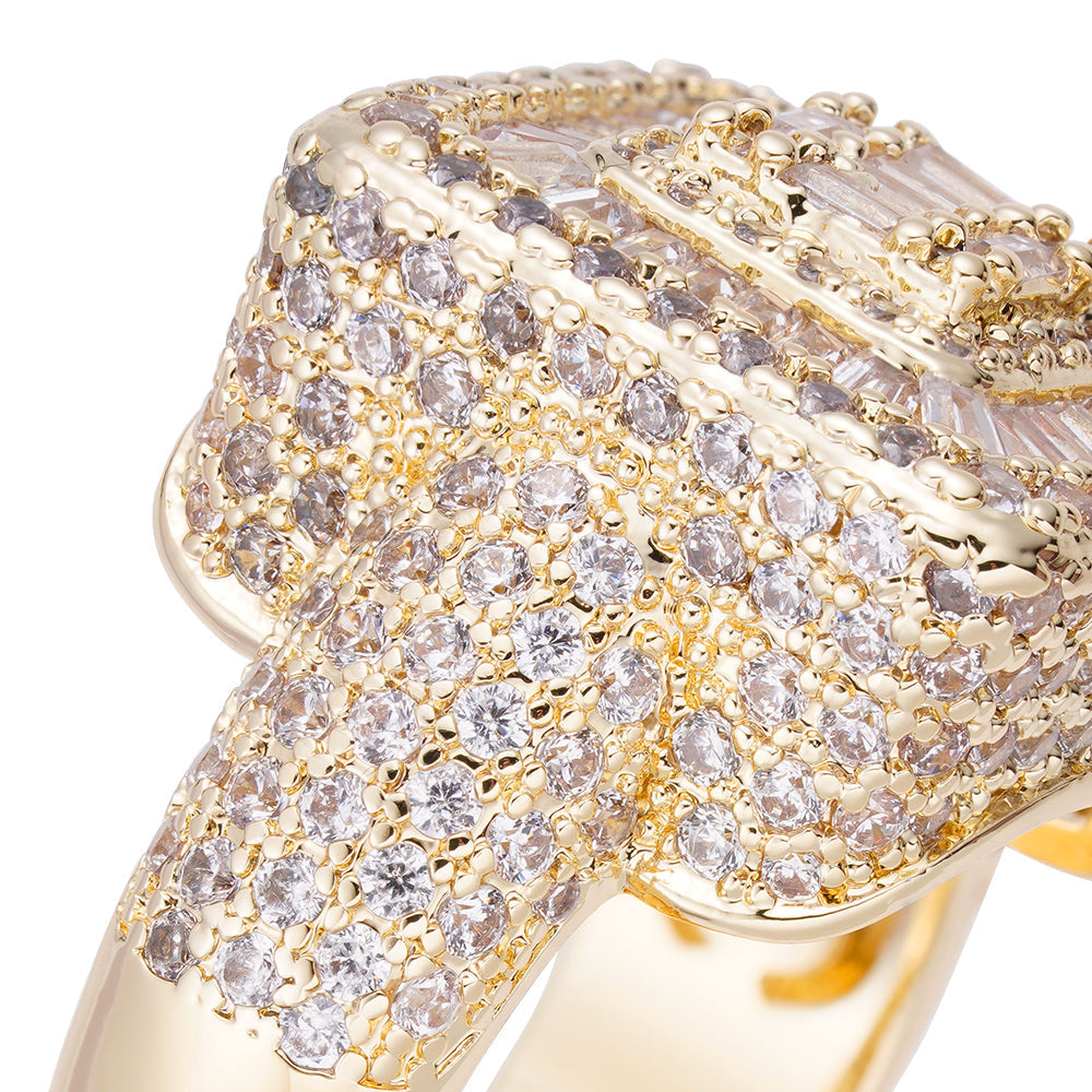 Close-up of baguette and round diamond coverage on ring shank
