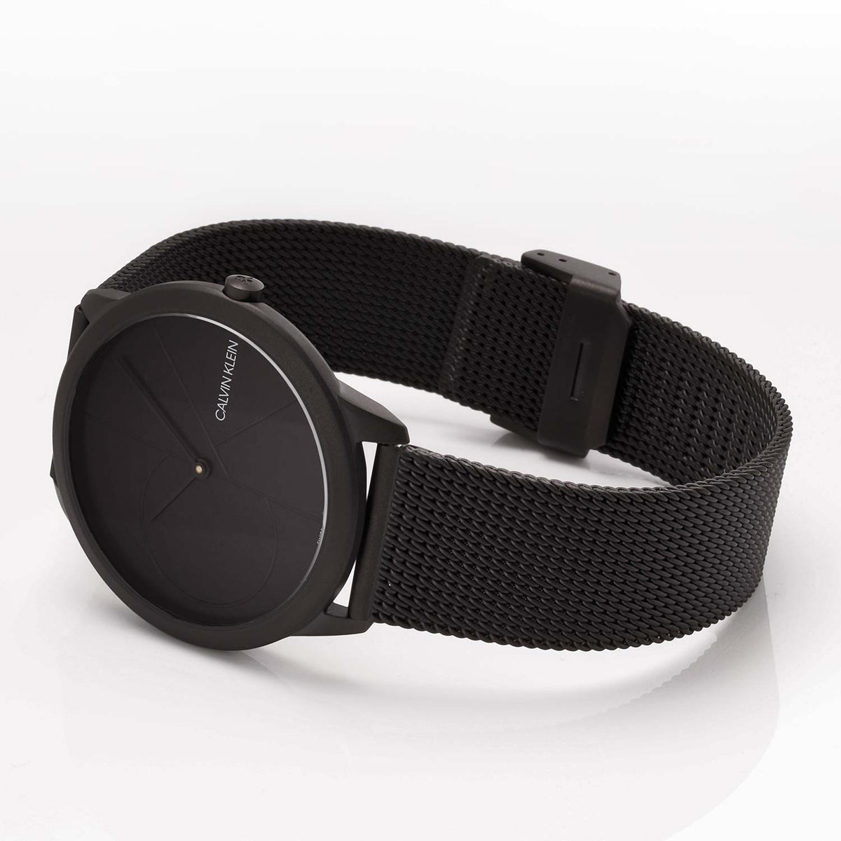Full wrist view of minimalist black dial watch with mesh bracelet