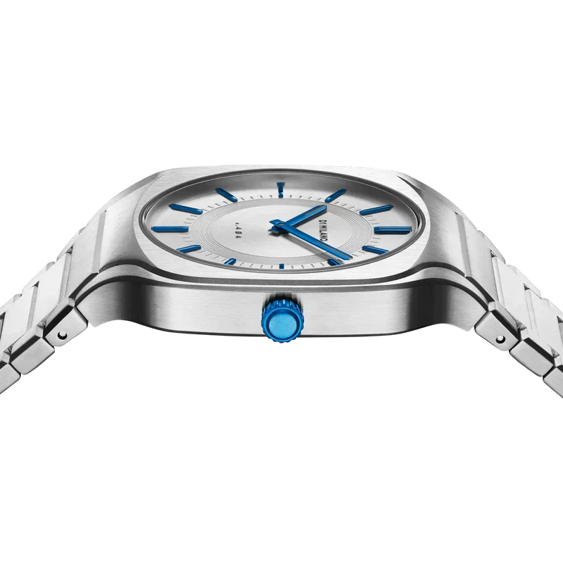 D1 Milano SQBJ01 silver watch case side view with crown detail