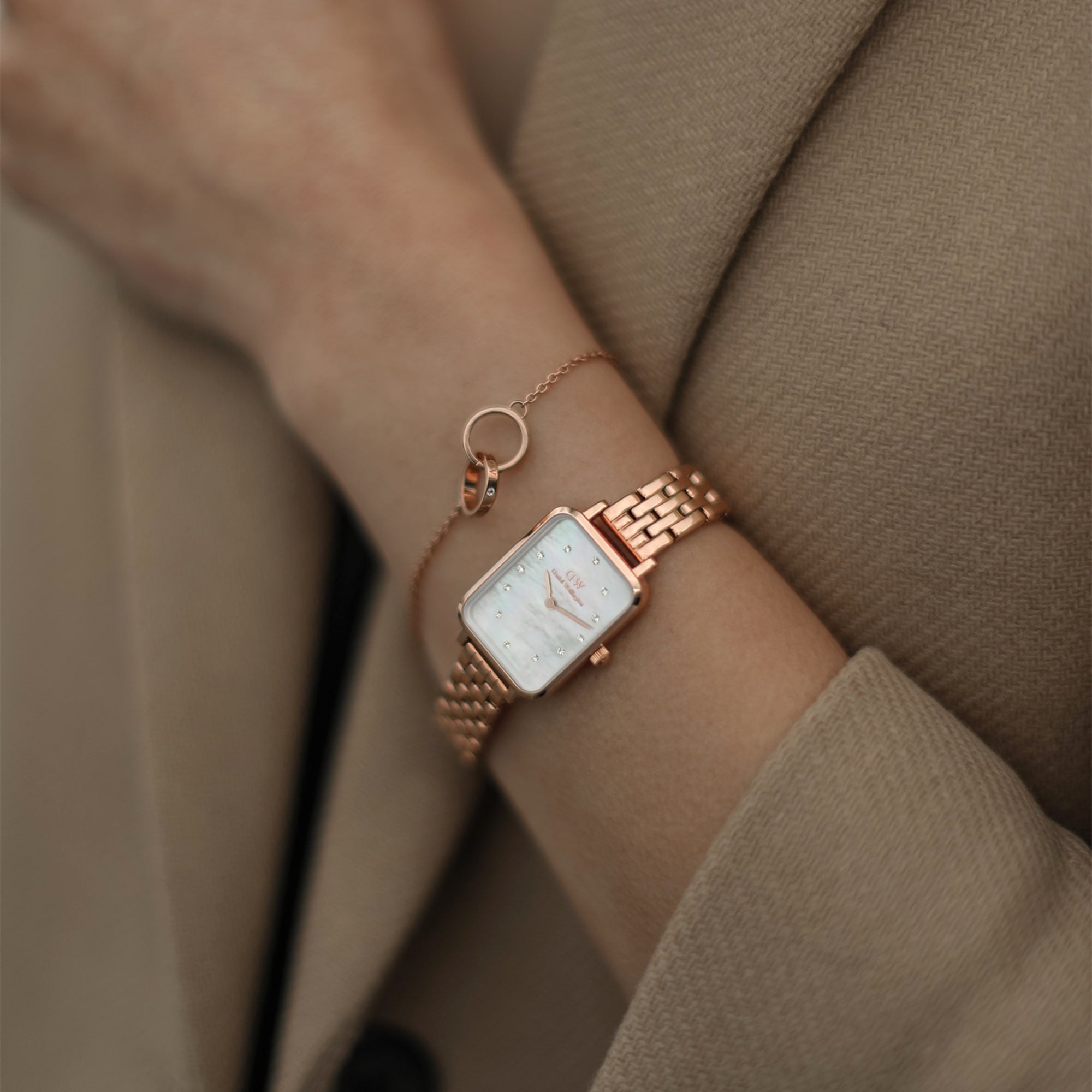Daniel Wellington Quadro Lumine watch on wrist with rose gold 5-link bracelet