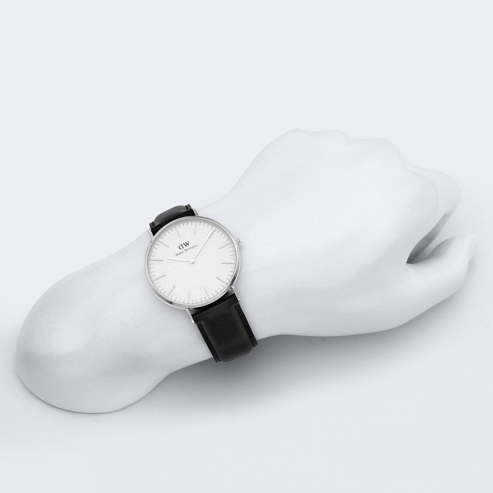 Daniel Wellington Sheffield 40mm watch displayed on white hand-shaped stand