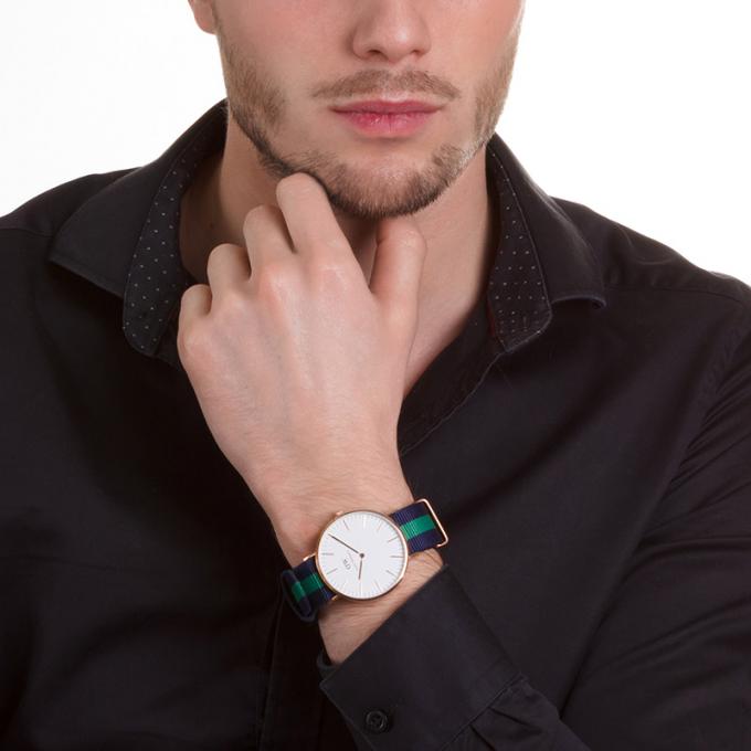 Daniel Wellington Warwick 40mm gold watch worn on wrist with white dial visible