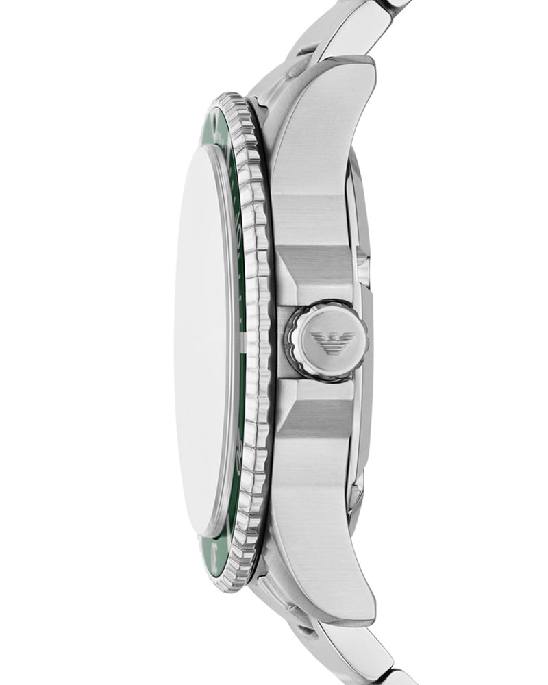 Side profile of AR11698 showing case thickness and stainless steel bracelet