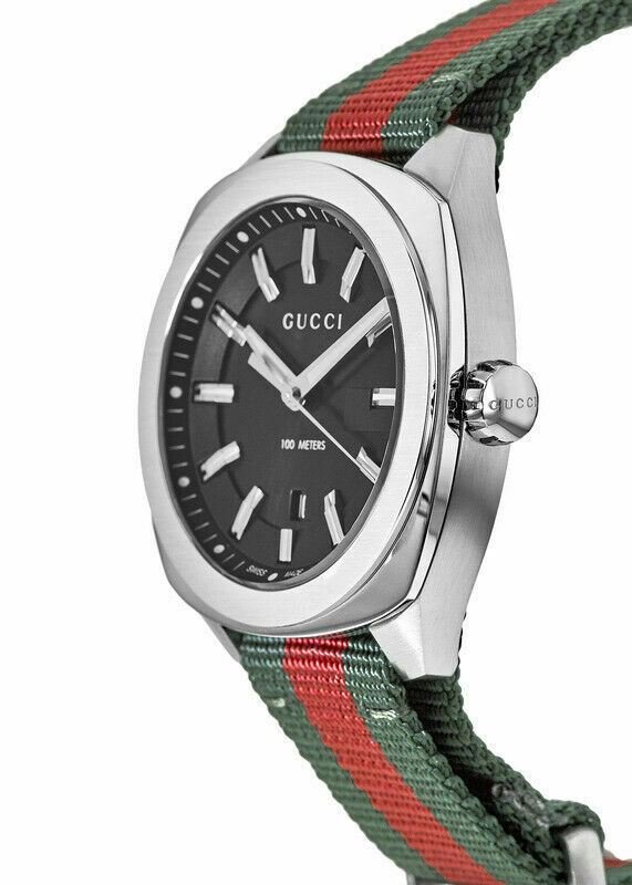 Gucci GG2570 YA142305 side profile view of watch case and strap