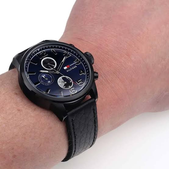 Tommy Hilfiger 1791241 men's watch worn on wrist showing blue dial and fit