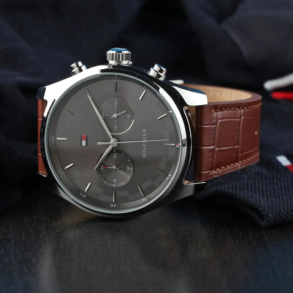 Tommy Hilfiger Sawyer Quartz with Analog Display and Leather Strap Men's Watch - 1710422