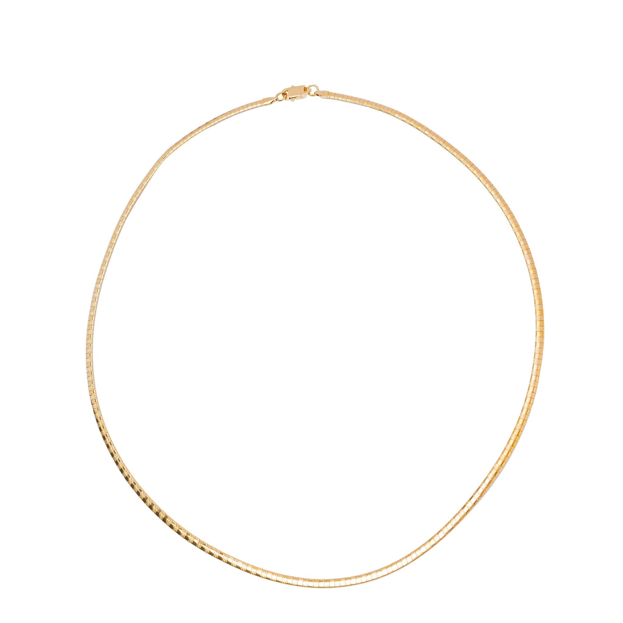 Big Daddy 4mm gold omega chain arranged in circular shape