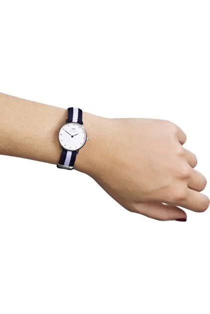 Daniel Wellington Classy Glasgow watch on wrist with navy-white NATO strap