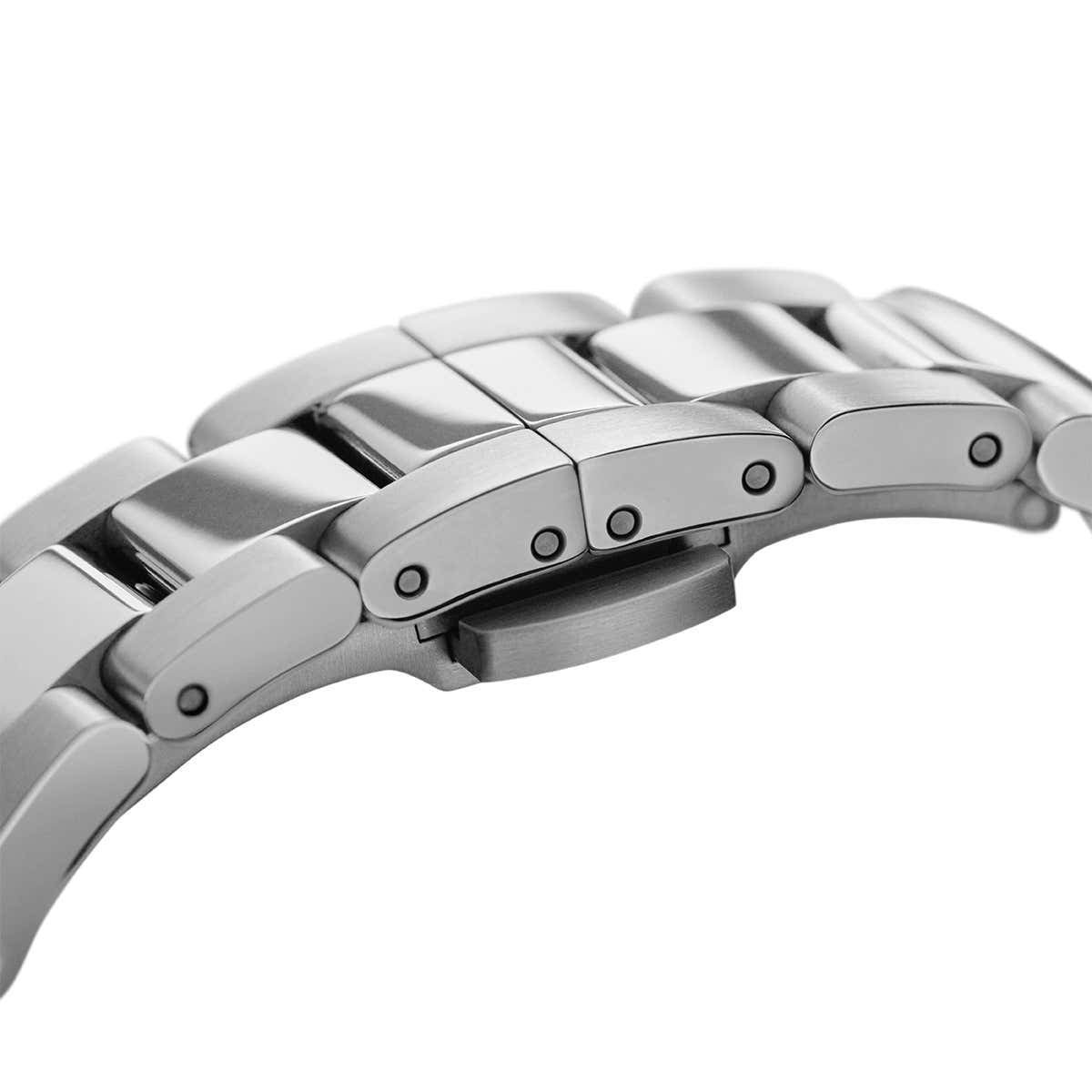 Daniel Wellington Iconic Link silver link bracelet detail with fold-over clasp