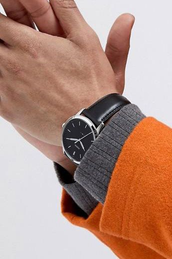 Fossil The Minimalist FS5398 watch on wrist with black leather strap