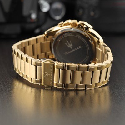 Side view of Maserati Traguardo showing gold stainless steel bracelet and case profile