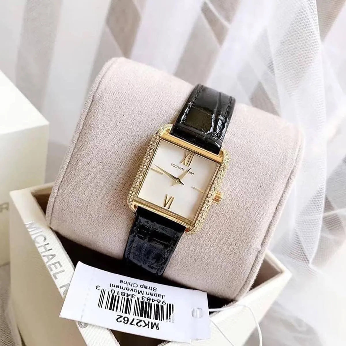 Michael Kors Lake MK2762 watch displayed in presentation box with packaging and authenticity tag