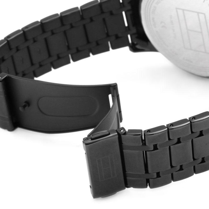 Black stainless steel bracelet and clasp detail of Tommy Hilfiger Kyle watch